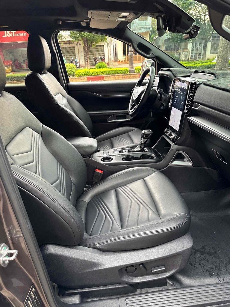 Ford Everest 2023 Titanium 2.0L 4x2 AT - 33000 km. Mua bán Ô tô tại Quận 12 Tp Hồ Chí Minh được đăng bởi Văn Bình hình 8