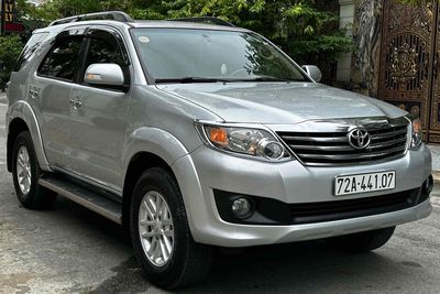 Toyota Fortuner 2012 Số sàn Bạc