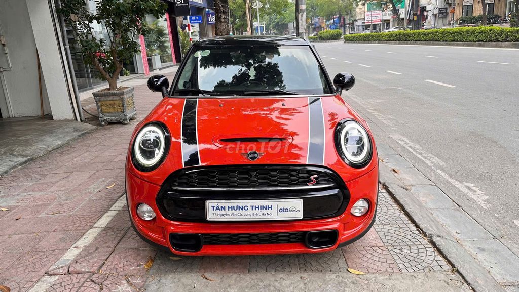 Mini Cooper S 5 дверей 2019 красный 28 000 км