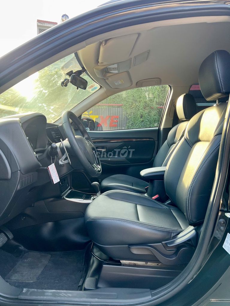 Mitsu Outlander 2020 2.0 CVT - 22,000 km Đẹp Keng. Mua bán Ô tô tại Quận Tân Phú Tp Hồ Chí Minh được đăng bởi Nguyên Xe Tốt OFFICIAL MALL hình 12