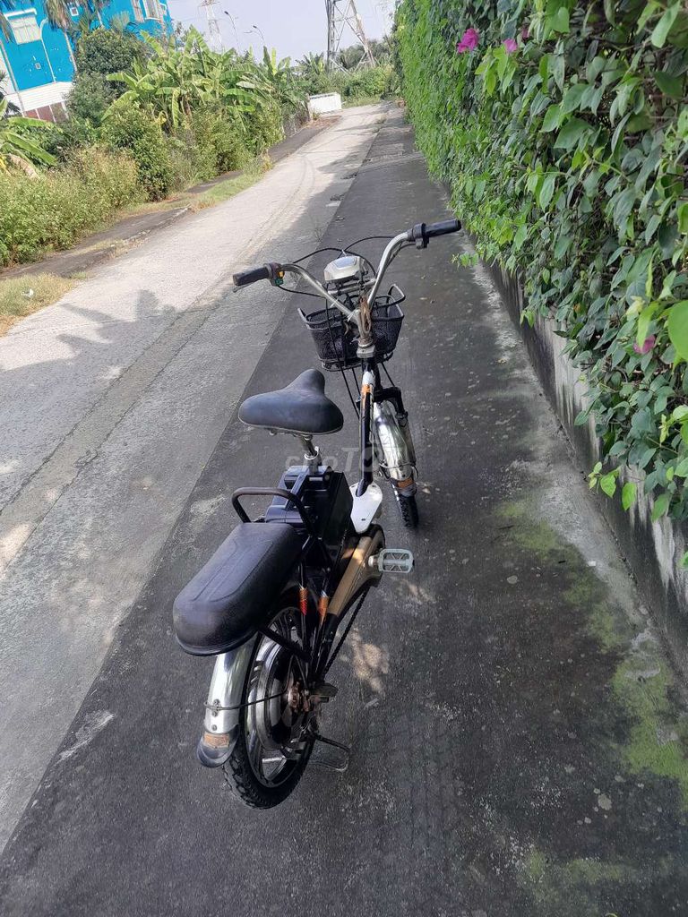 Xe đạp điện màu đen Đã qua sử dụng. Mua bán Xe điện tại Quận 12 Tp Hồ Chí Minh được đăng bởi Nguyễn Việt  hình 4