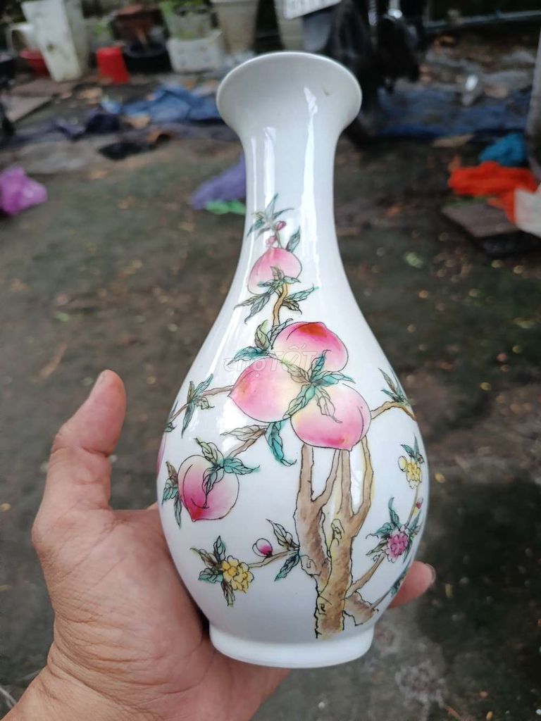 Bình hoa gốm sứ trắng vẽ tay 23cm cổ điển. Mua bán Đồ sưu tầm, đồ cổ tại Quận 8 Tp Hồ Chí Minh được đăng bởi Võ Văn Kiệt  hình 1