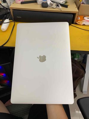 Macbook Pro 2018 16GB 512GB 15”