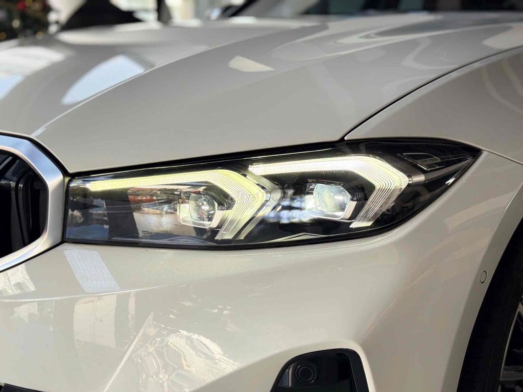 BMW 3 Series 2023 320i Sport Line. Mua bán Ô tô tại Quận Tân Bình Tp Hồ Chí Minh được đăng bởi GREENWAY AUTO hình 6