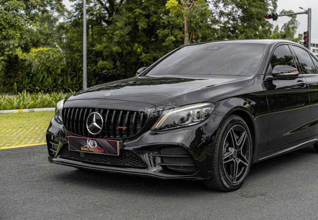 C300_AMG model 2020 màu đen siêu ngầu siêu đẹp. Mua bán Ô tô tại Quận 7 Tp Hồ Chí Minh được đăng bởi Dương Phương hình 3
