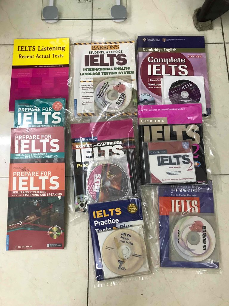 sách luyện thi IELTS và TOEIC