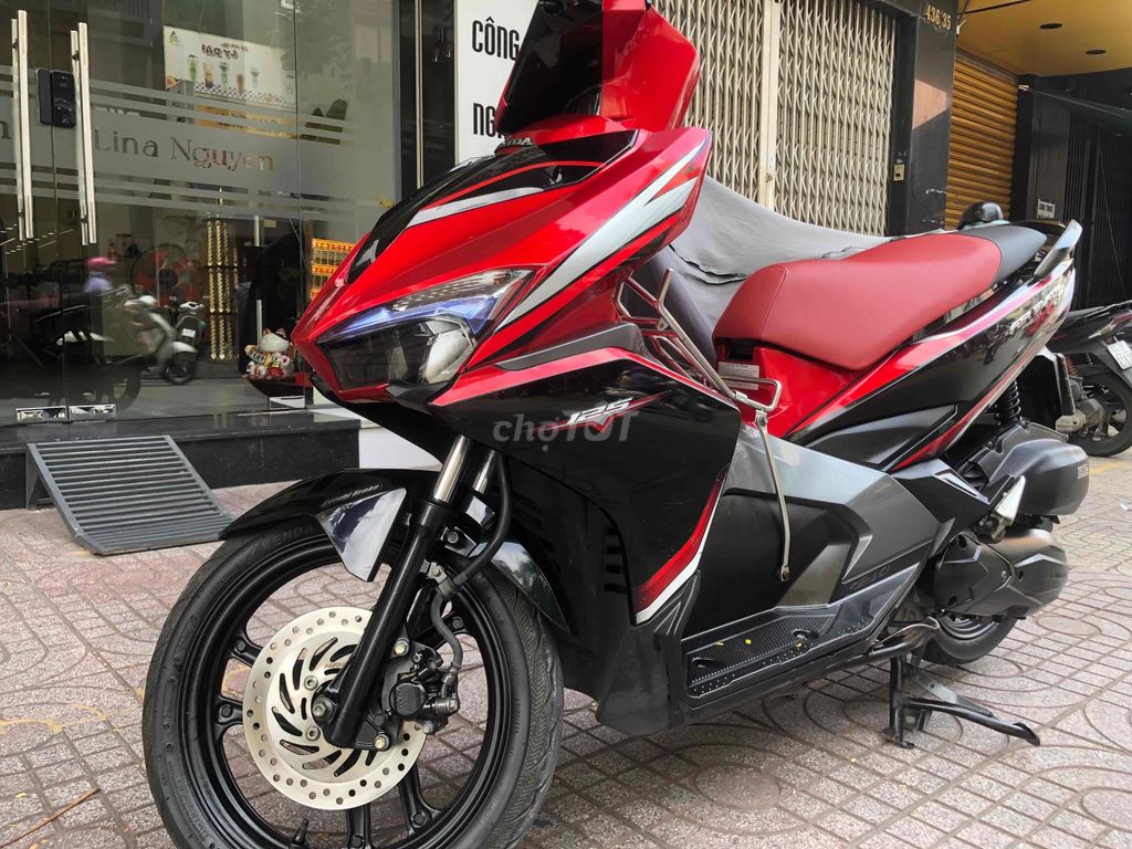 Honda Air Blade 2017 Красно-черный