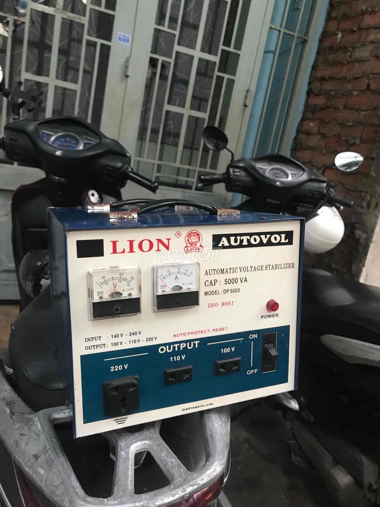 ổn áp 5KVA hiệu lion lõi dây đồng ra 100-110-220v