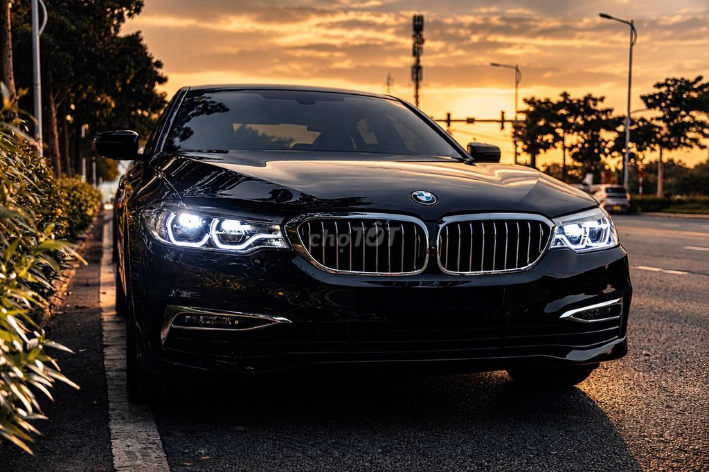 Линия класса люкс BMW 530i 2019, черная, 69 000 км