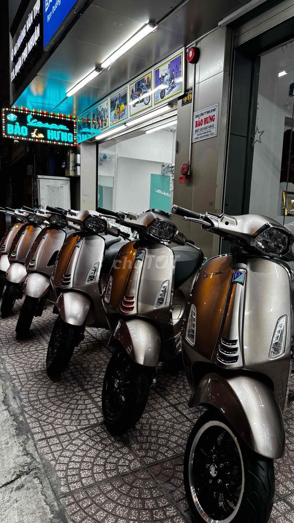 Vespa Sprint Vàng đồng TFT & Hồng Poecher. Mua bán Xe máy tại Quận Phú Nhuận Tp Hồ Chí Minh được đăng bởi VESPA  PIAGGIO BẢO HƯNG Vespa cũ trả góp  hình 12