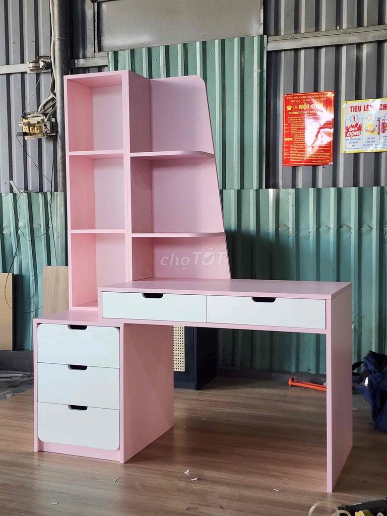 cần bán bàn học mới. Mua bán Bàn ghế tại Thành phố Tân An Long An được đăng bởi Phạm Minh Hiền hình 1