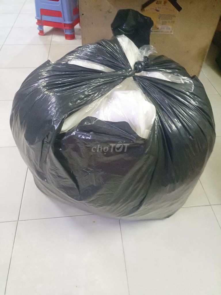 Bao đựng đầm màu Đen. Mua bán Phụ kiện thời trang khác tại Quận 4 Tp Hồ Chí Minh được đăng bởi Mi su hình 1