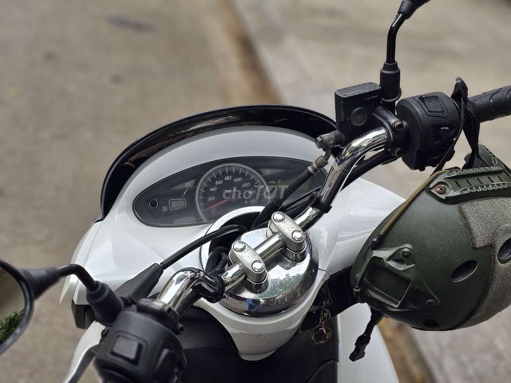 PCX máy Thái xịn còn zin và đẹp. Mua bán Xe máy tại Quận Cầu Giấy Hà Nội được đăng bởi Lê Minh hình 6