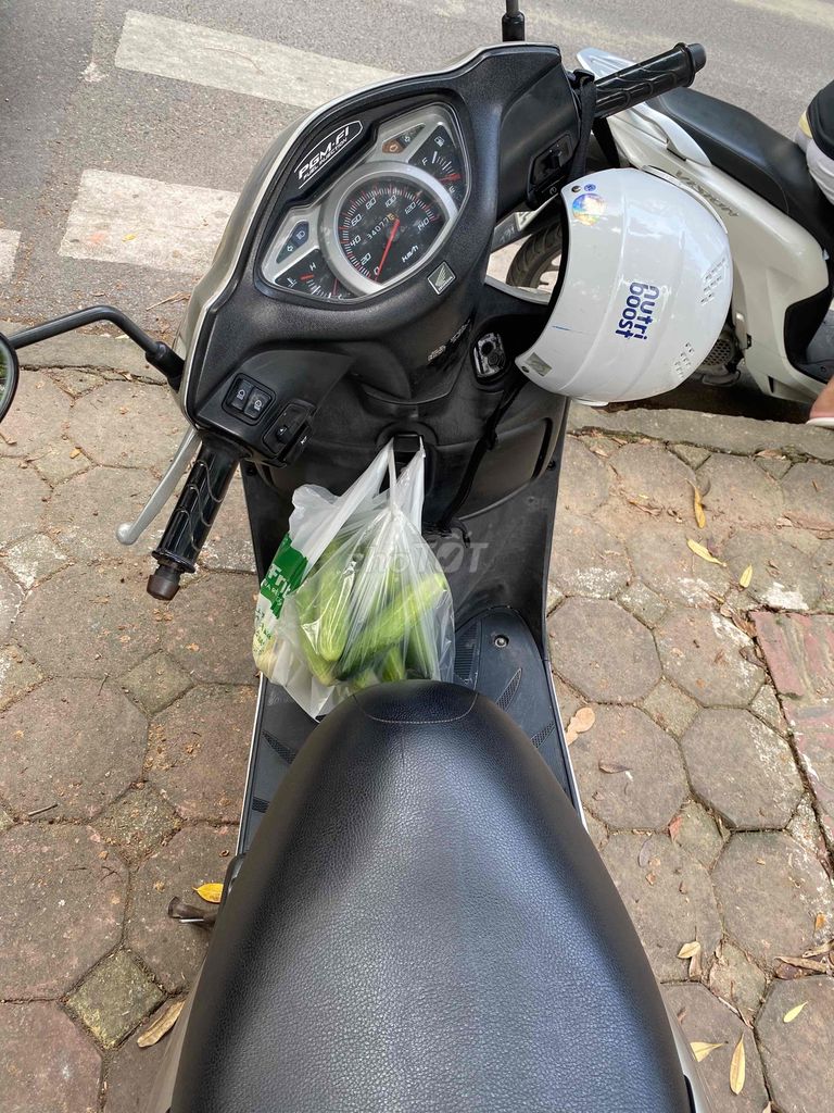 cần bán Lead 2011 chân chống điện. Mua bán Xe máy tại Quận Đống Đa Hà Nội được đăng bởi Duc hình 6