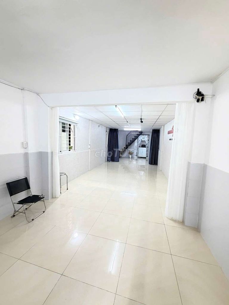 Nhà 52M2 hẻm thẳng một sẹc cách đường HVB 20M vuông nở hậu có sân r.4M - ảnh 3