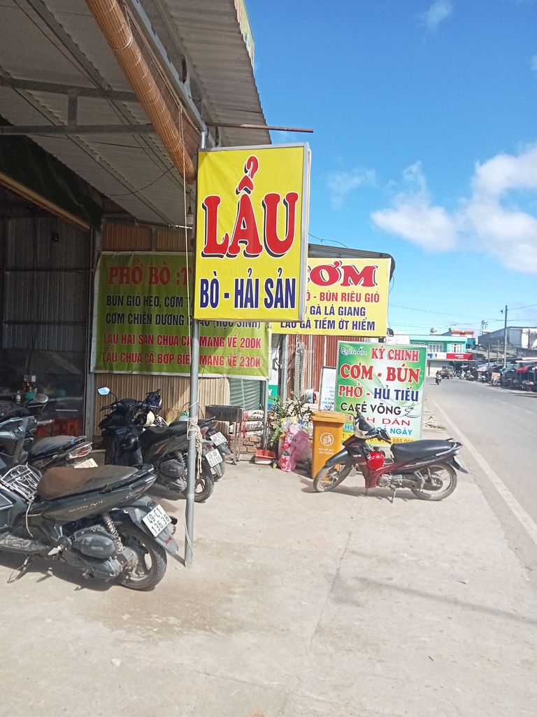 Cần nữ phụ quán cơm bao ăn ở chăm chỉ trách nhiệm. Việc làm Nhân viên phục vụ tại Huyện Đam Rông Lâm Đồng được đăng bởi Kỳ Anh hình 1