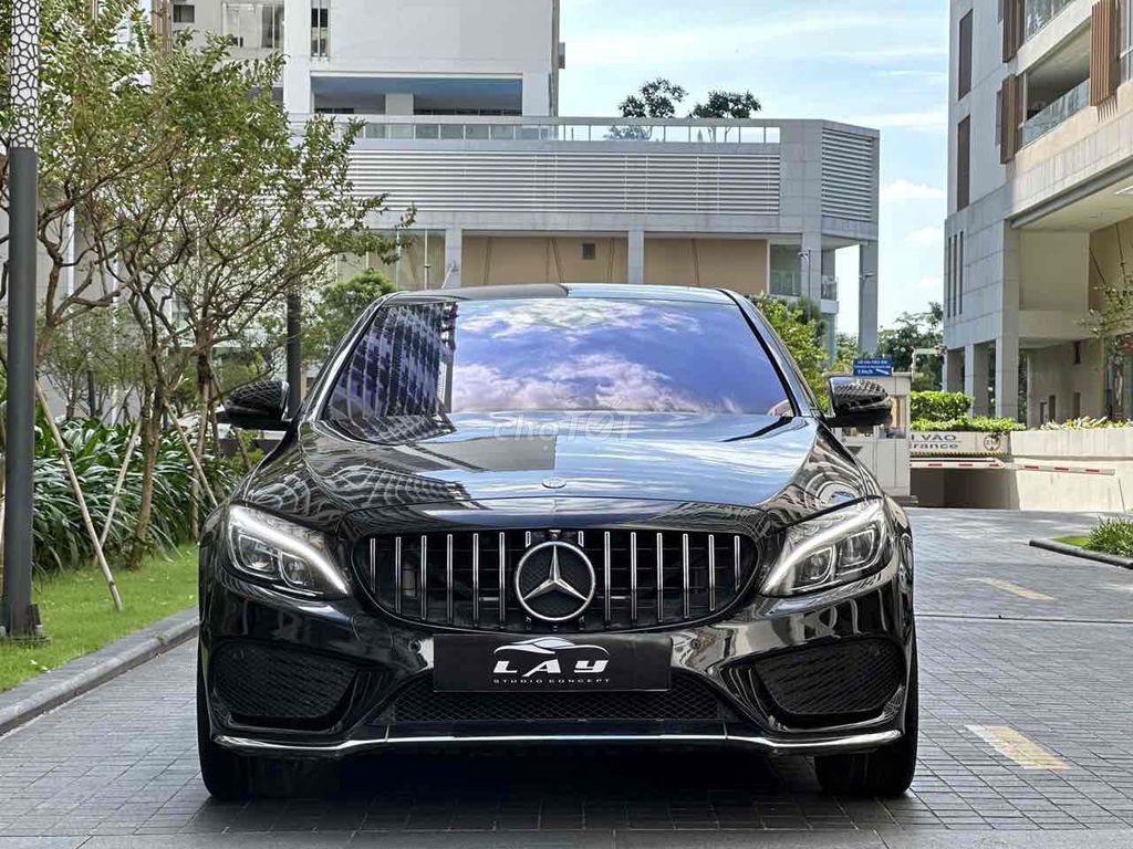 Mercedes C300 AMG 2018 Full Option Trải Nghiệm