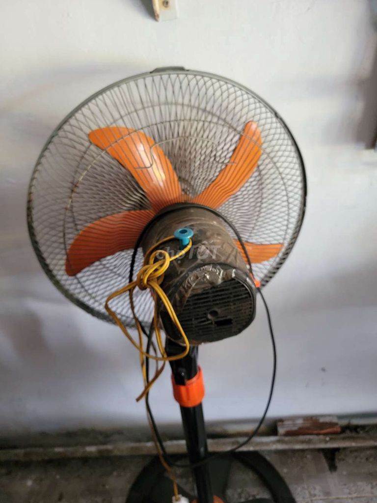 Quạt đứng màu Cam Đen size Lớn. Mua bán Quạt tại Quận 10 Tp Hồ Chí Minh được đăng bởi Huong hình 1