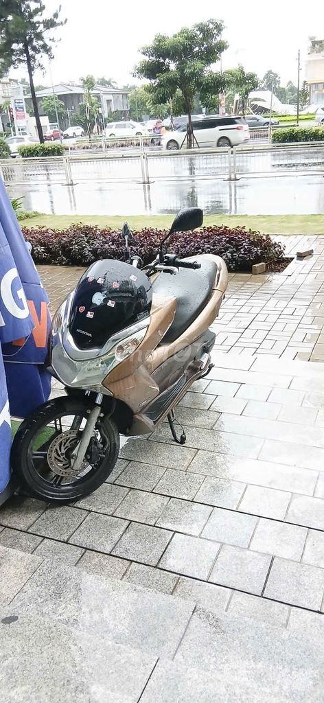 Honda PCX 125cc 2011 màu vàng kim. Mua bán Xe máy tại Quận 7 Tp Hồ Chí Minh được đăng bởi Quí Dương Hùng hình 2