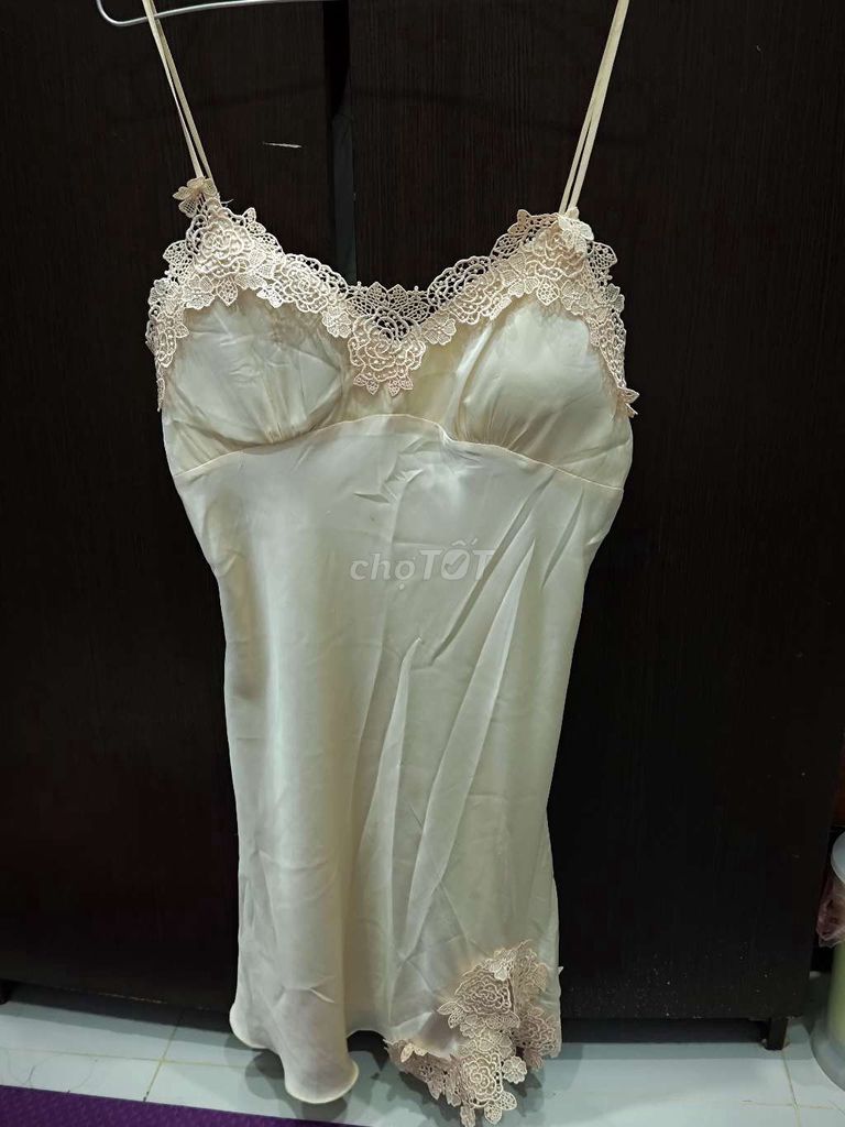 Set đồ ngủ gồm 3 váy + 1 choàng phù hợp 65-75kg. Mua bán Quần áo tại Quận Tân Phú Tp Hồ Chí Minh được đăng bởi Vo Phuong Mai hình 1