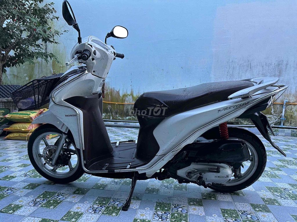 Honda Vision 2015 màu Trắng. Mua bán Xe máy tại Huyện Nhà Bè Tp Hồ Chí Minh được đăng bởi Mém Hoàn Thiện hình 3