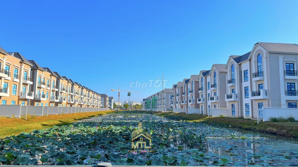 Cho thuê Biệt thự 3 tầng rộng lớn 581m2 tại Vinhomes quận 9.