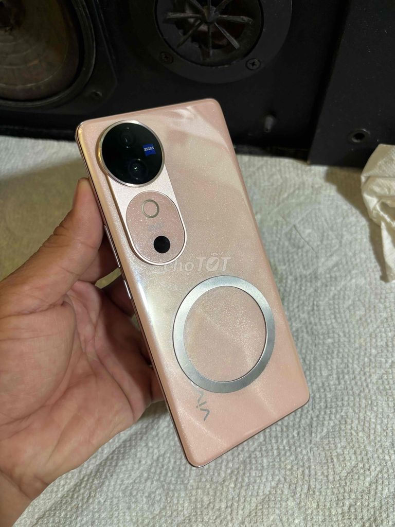 Vivo V40 256GB Vàng Hồng Đã Sử Dụng. Mua bán Điện thoại tại Quận 4 Tp Hồ Chí Minh được đăng bởi Tony  hình 1
