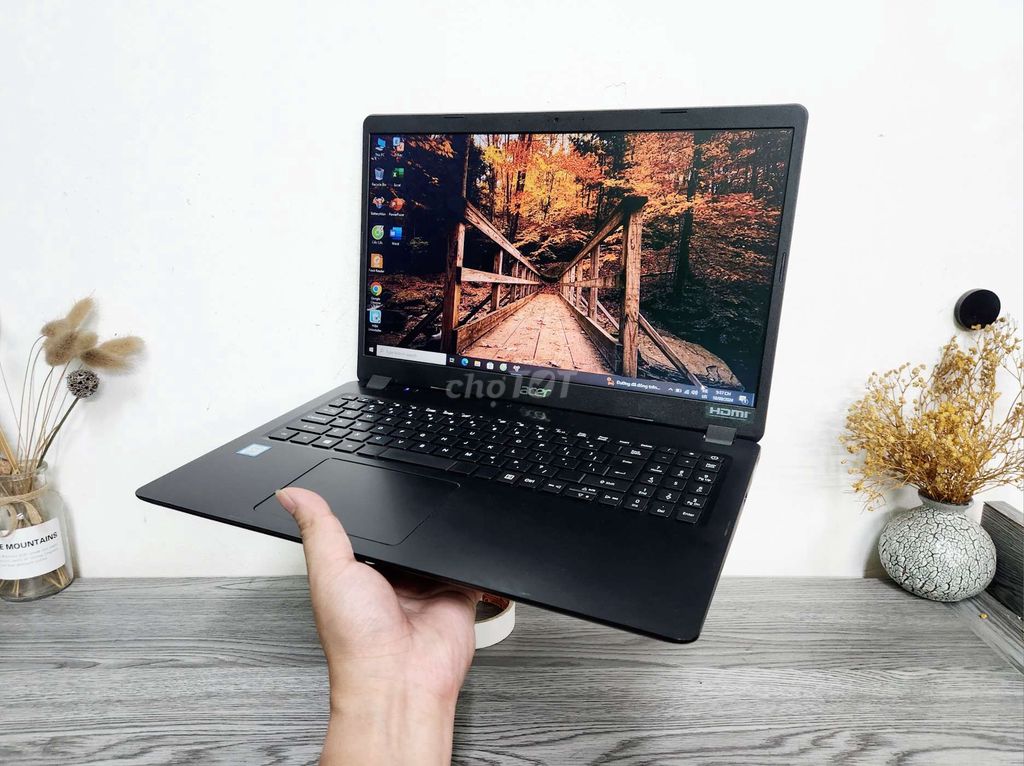 Acer Acer mỏng nhẹ thời trang: Core i5 thế hệ 8