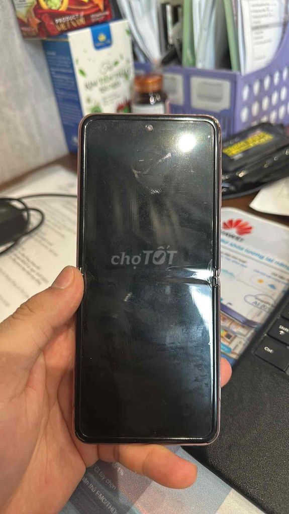 Samsung Z Flip Vàng hồng Mới. Mua bán Điện thoại tại Quận Tây Hồ Hà Nội được đăng bởi tuấn hình 1