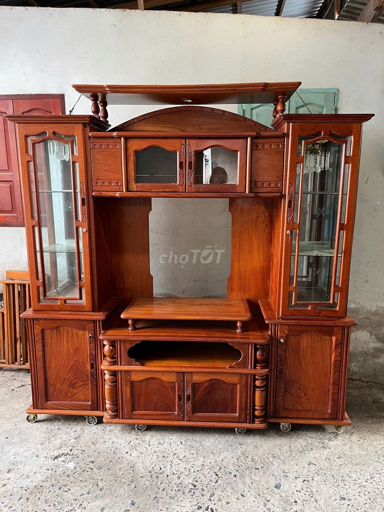 Tủ kệ tivi Gỗ Nâu đỏ Mới. Mua bán Tủ, kệ gia đình tại Huyện Chợ Mới An Giang được đăng bởi Quí Lê hình 1
