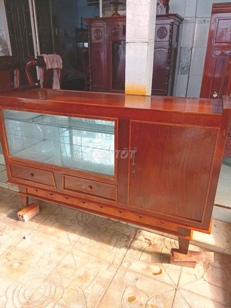Tủ trưng bày Gỗ Nâu đỏ. Mua bán Tủ, kệ gia đình tại Thành phố Bến Tre Bến Tre được đăng bởi Hung hình 1