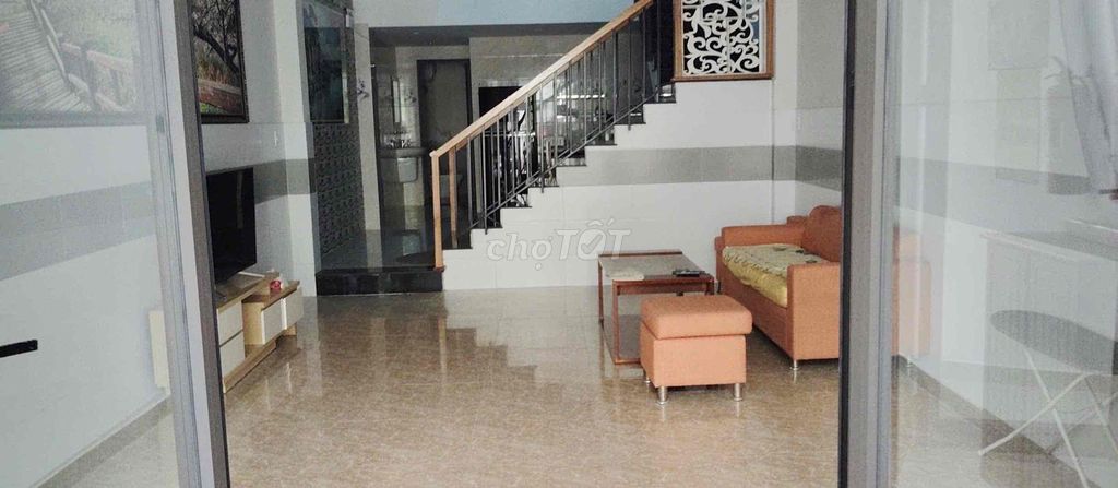 Nhà 3 phòng ngủ cách biển 300mét, sạch sẽ,nội thất đầy đủ