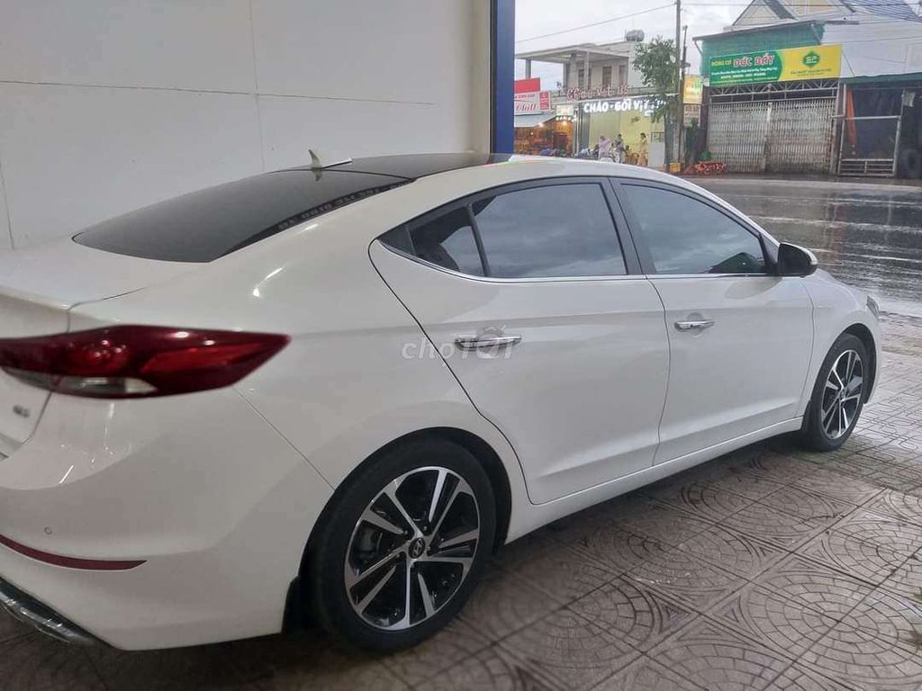 Hyundai Elantra 2018 tự động 2.0 AT - 52000 km