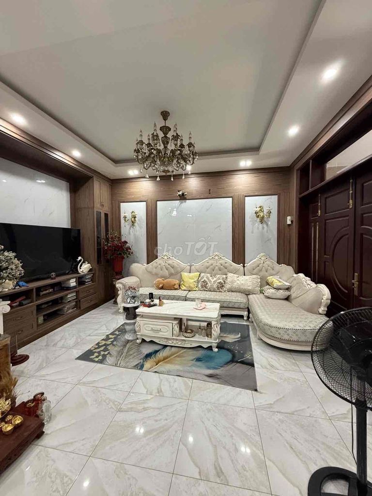 Переулок 8м с гаражом для авто, 72м2, 4 этажа, 7 спален, Nguyen Van Khoi P11 GV, 9.5 млрд