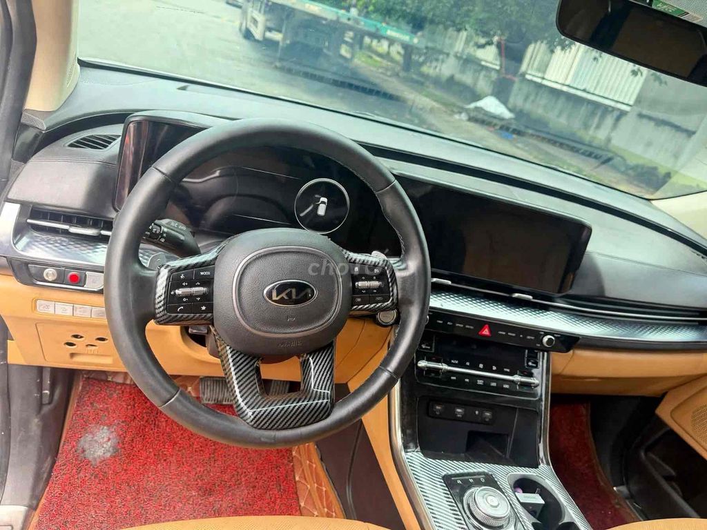 8-МЕСТНЫЙ БЕЛЫЙ СЕМЕЙНЫЙ АВТОМОБИЛЬ CANIVAL PREMIUM