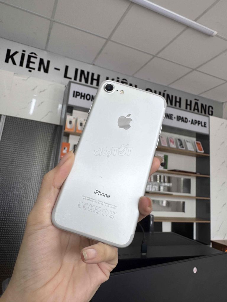 iPhone 7 32GB Bạc. Mua bán Điện thoại tại Thành phố Thủ Dầu Một Bình Dương được đăng bởi Lie Kimm hình 1