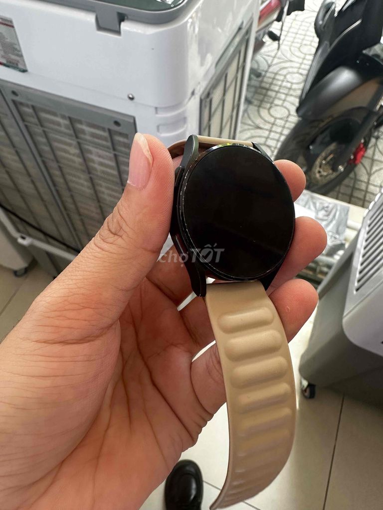 Samsung Galaxy Watch 4 đen. Mua bán Thiết bị đeo thông minh tại Thành phố Hồng Ngự Đồng Tháp được đăng bởi Nguyễn Trường Phi hình 1