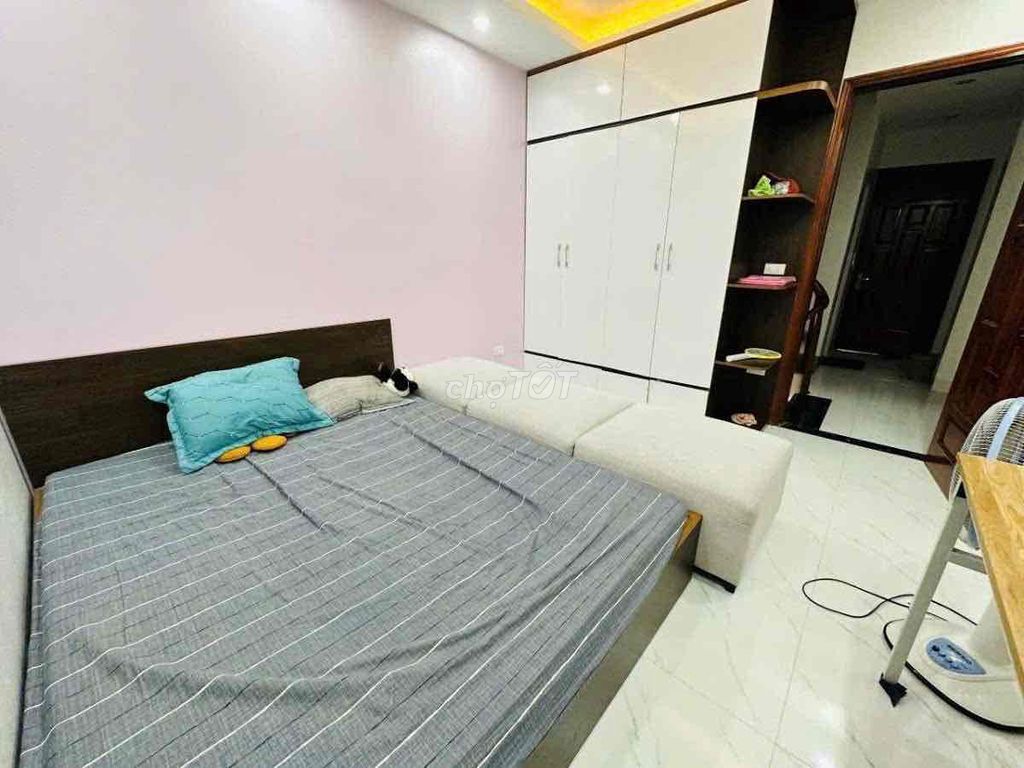 Аренда дома целиком на улице Dao Tan, Ba Dinh, 50м², 4 этажа, 5 спален, 15 млн