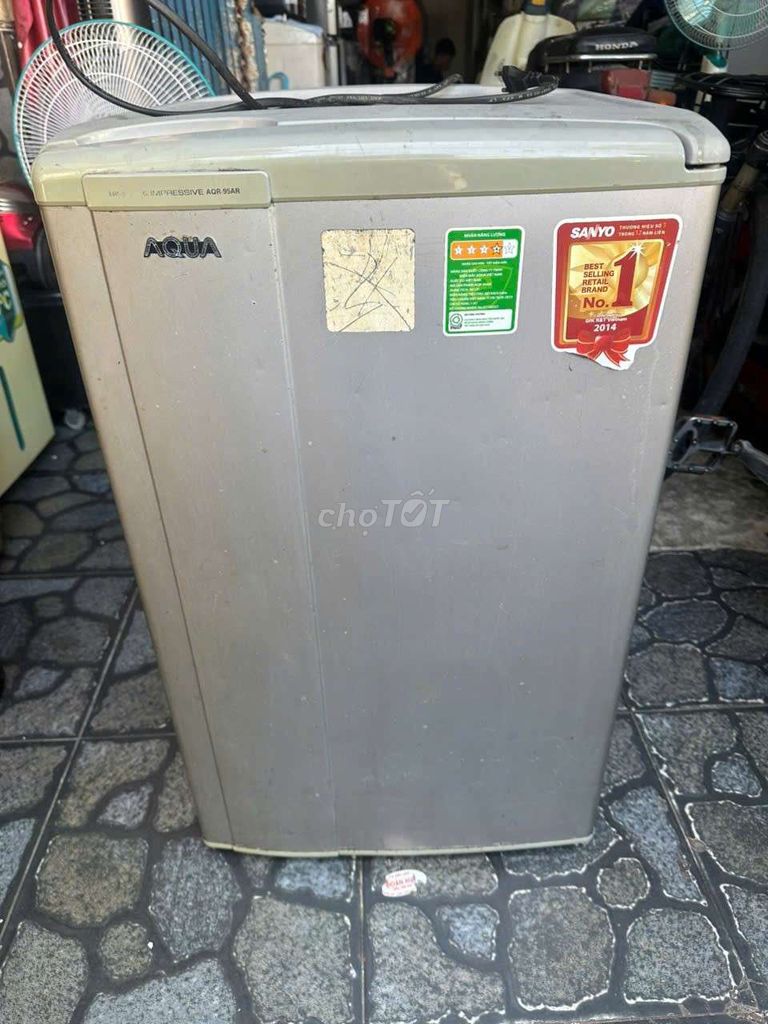 Tủ lạnh Aqua AQR-95AR(SS) Xám 21 lít. Mua bán Tủ lạnh tại Quận Tân Phú Tp Hồ Chí Minh được đăng bởi bi  hình 1