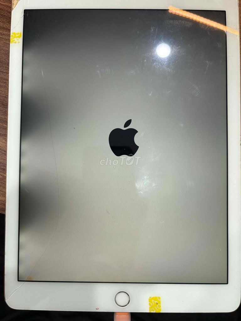 Apple iPad Air 2 Wifi 16GB Vàng Nứt Kính Xấu. Mua bán Máy tính bảng tại Quận Hai Bà Trưng Hà Nội được đăng bởi Dũng hình 1