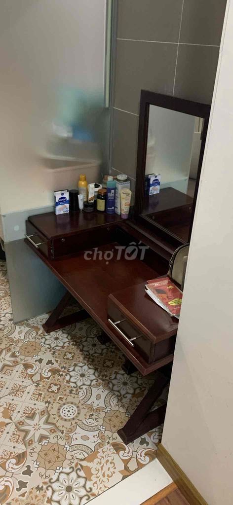 Bàn trang điểm Gỗ Nâu Hiện đại. Mua bán Bàn ghế tại Quận 8 Tp Hồ Chí Minh được đăng bởi Vuong Huu Tai hình 1