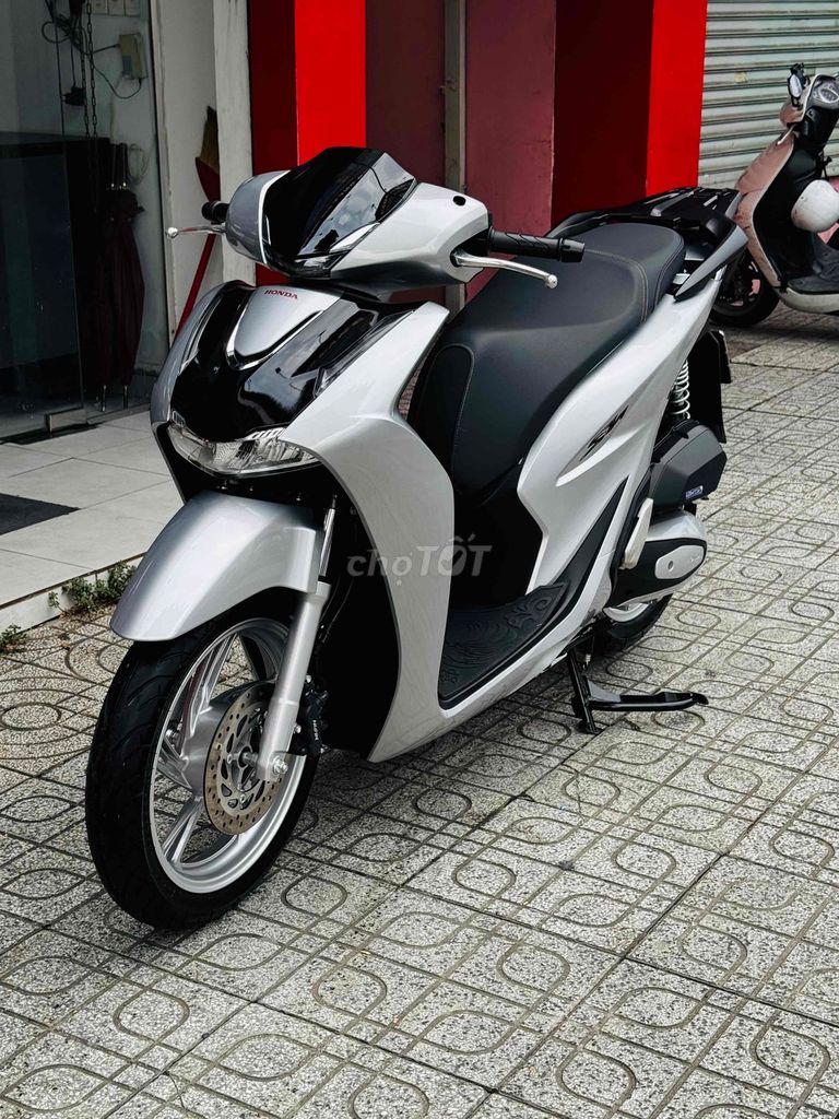 Honda SH 125i 2026 Silver Pocher Link New