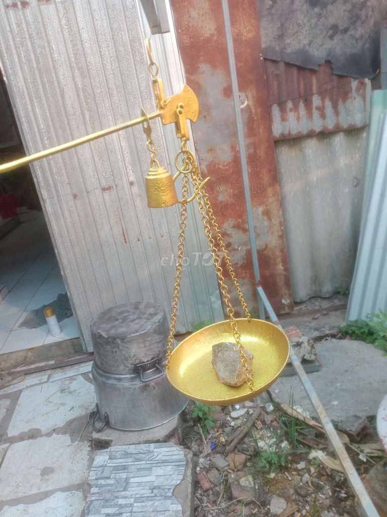 Cân đòn cổ điển màu vàng. Mua bán Nội thất, đồ gia dụng khác tại Huyện Hòa Thành Tây Ninh được đăng bởi đồ cũ các loại  hình 1