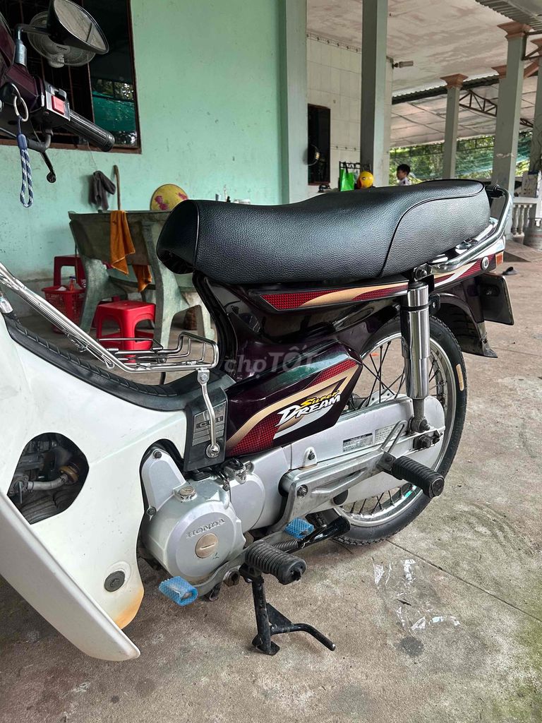 Honda Super Dream 2004 Trắng Đỏ đô. Mua bán Xe máy tại Huyện Dầu Tiếng Bình Dương được đăng bởi Nguyễn Tú hình 2