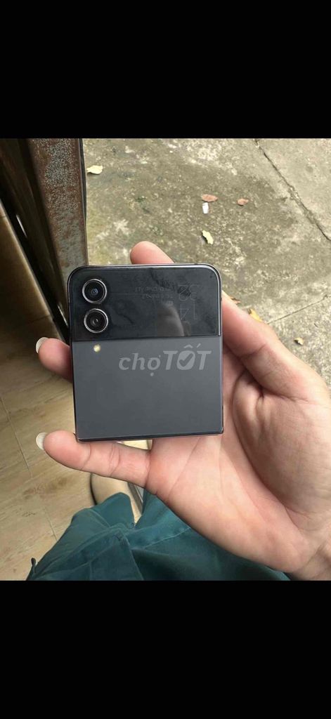 Samsung Galaxy Z Flip Đen. Mua bán Điện thoại tại Huyện Cai Lậy Tiền Giang được đăng bởi Nguyên Phạm hình 1