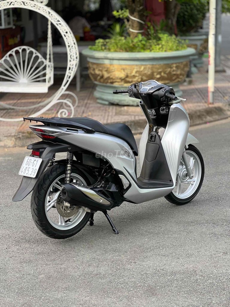 Shvn 125 Cbs Bạc Đen Porsche Cuối 2022 Leng Keng🎉🎉. Mua bán Xe máy tại Thành phố Biên Hòa Đồng Nai được đăng bởi Xe Máy Phát Đồng hình 3