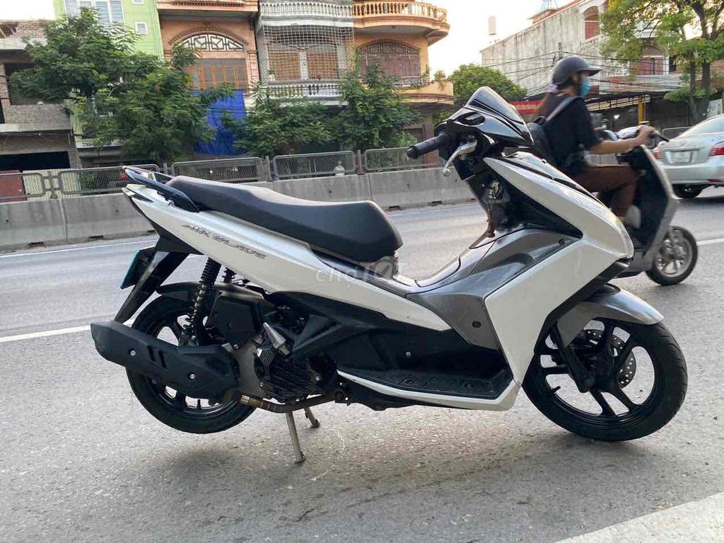 Honda airblade chính chủ đời cao zin đẹp mê ly. Mua bán Xe máy tại Quận Hồng Bàng Hải Phòng được đăng bởi Ly  hình 3