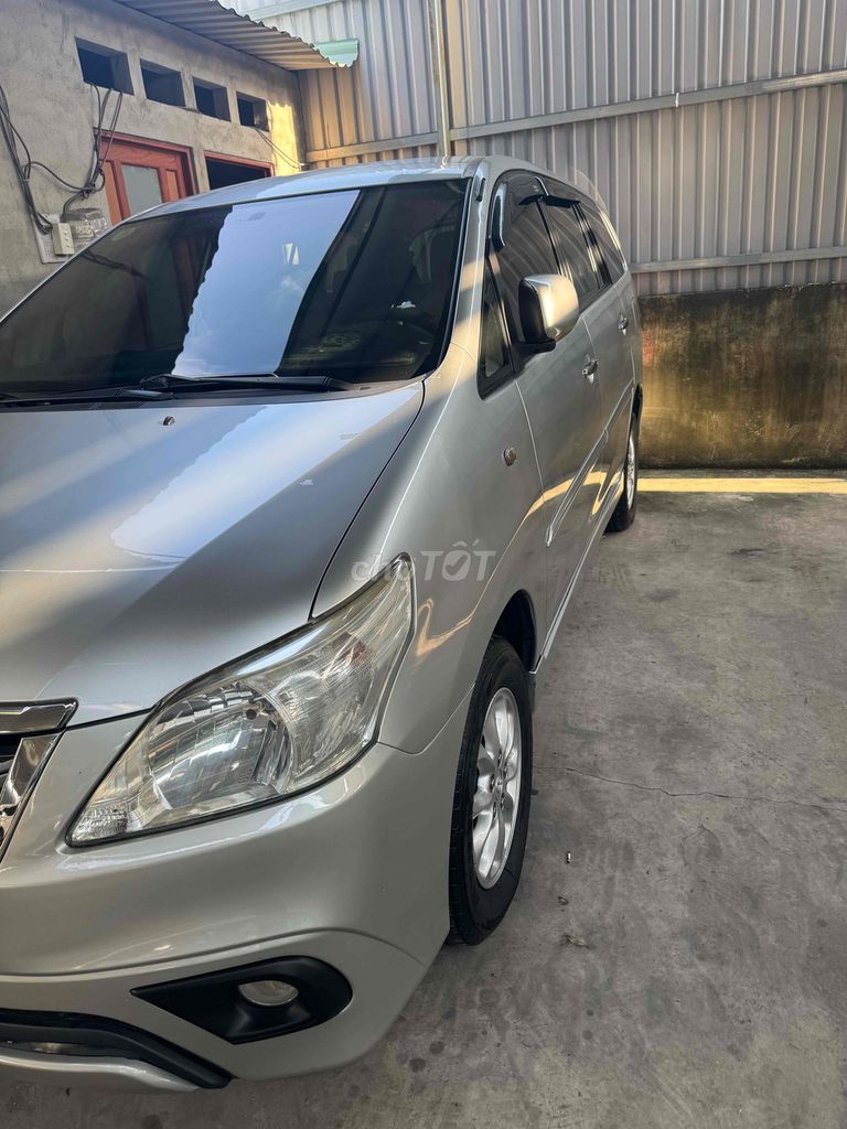 Toyota Innova 2014 АКПП, серебристый, хошиминский учет, в оригинале