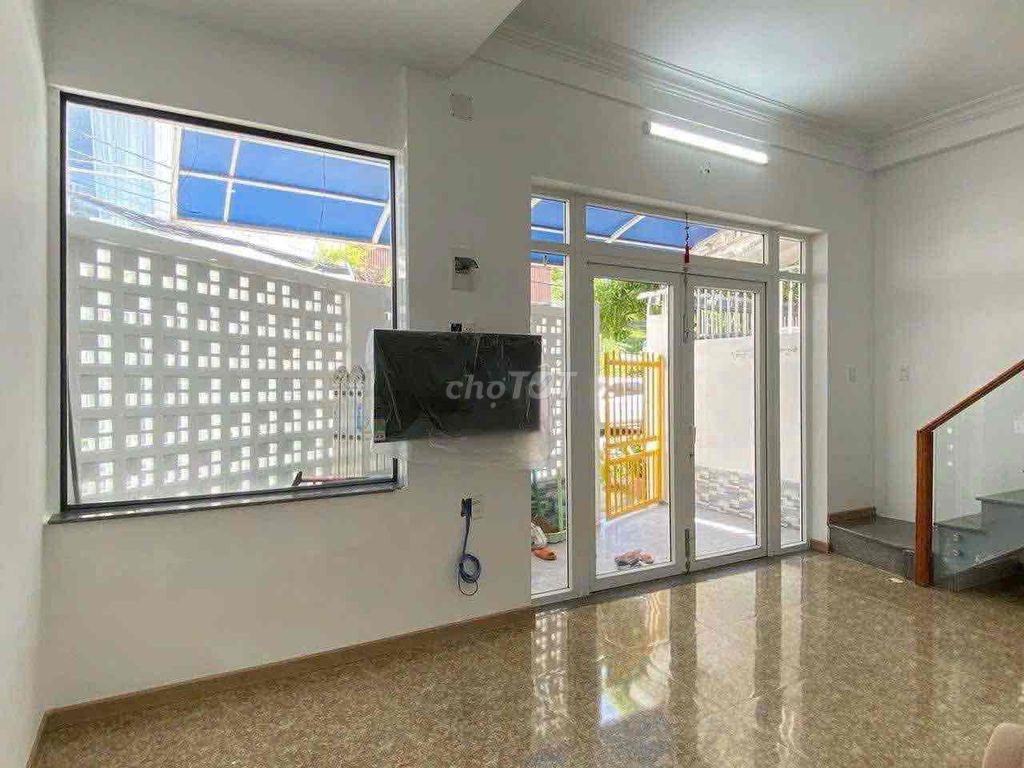 🏡🏡cho thuê nhà 2 phòng ngủ khu phạm văn đồng