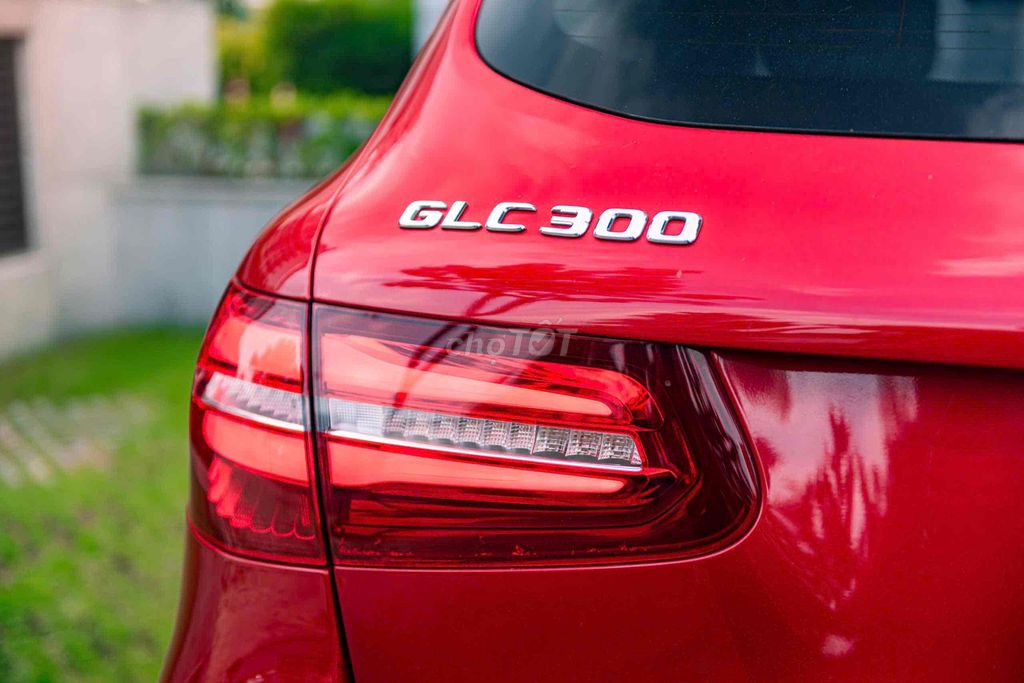 Mercedes GLC300 4Matic - Model 2020 - Đỏ/Kem. Mua bán Ô tô tại Quận 7 Tp Hồ Chí Minh được đăng bởi Thật Nguyễn LongAnh Auto hình 5